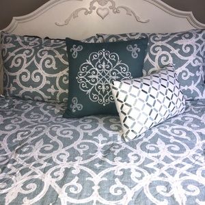 Queen Comforter Set